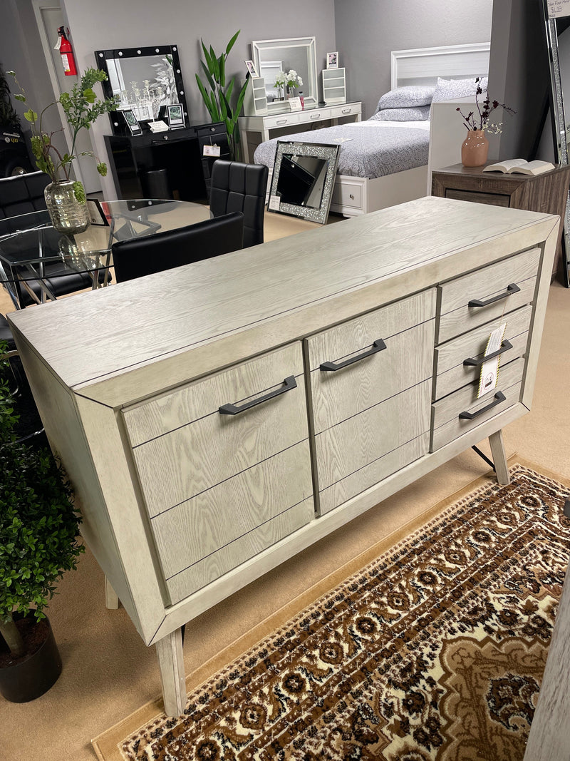 White Sands Vintage Chalk Console/Cabinet