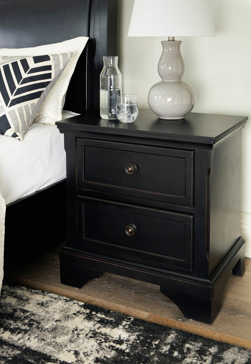 Chylanta Black Nightstand