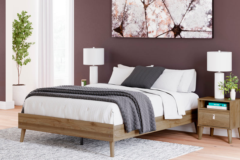 Aprilyn Honey Queen Platform Bed