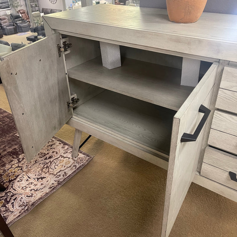 White Sands Vintage Chalk Console/Cabinet