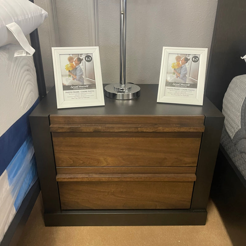 [HOT DEAL] 🔥 Azalia Black & Walnut Queen Bedroom Set