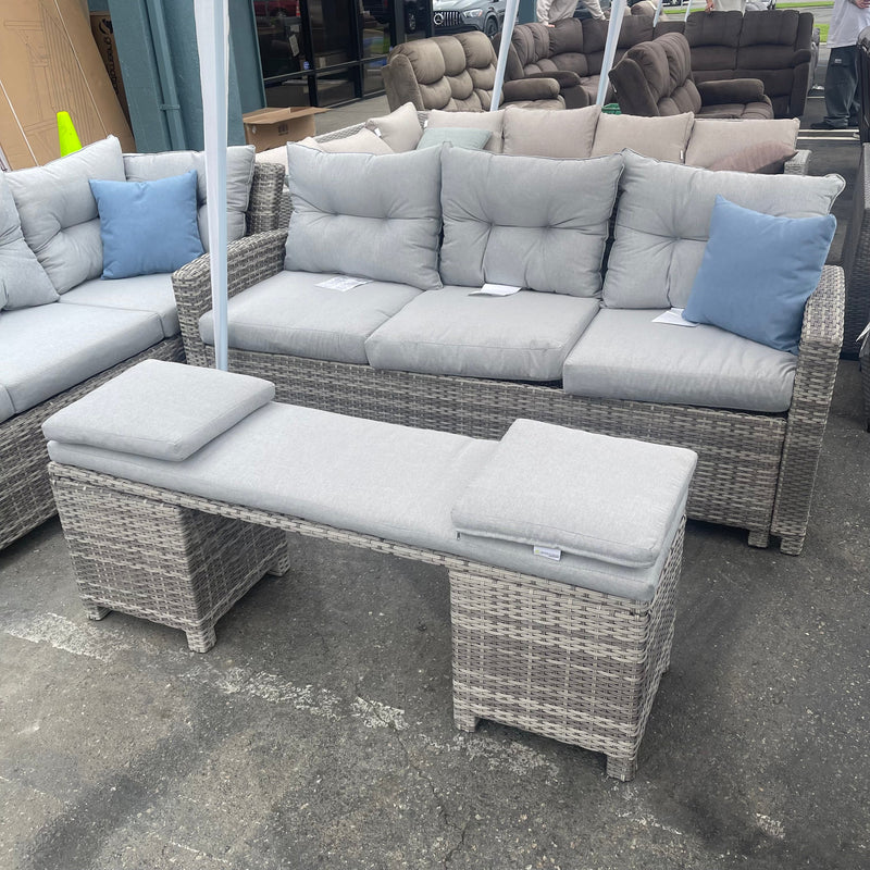 Malia Gray Sectional w/ 2 Ottomans