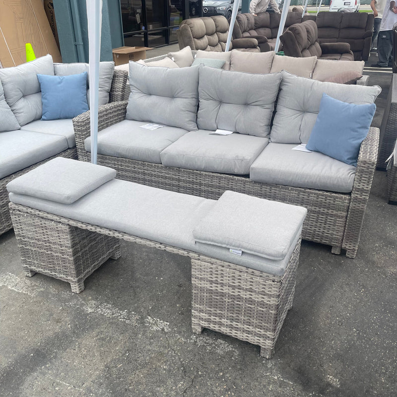 Malia Gray Sectional w/ 2 Ottomans