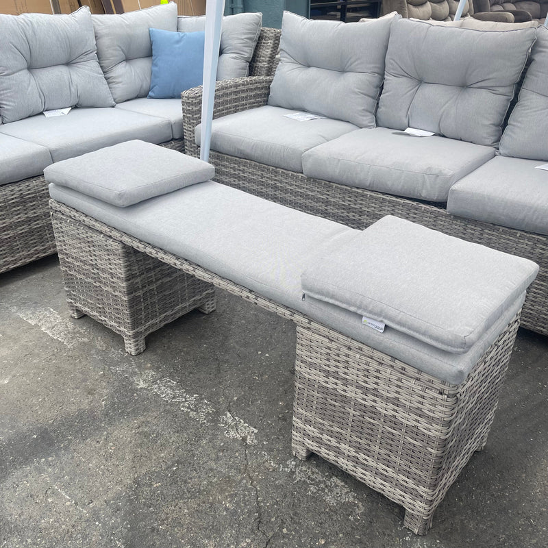 Malia Gray Sectional w/ 2 Ottomans