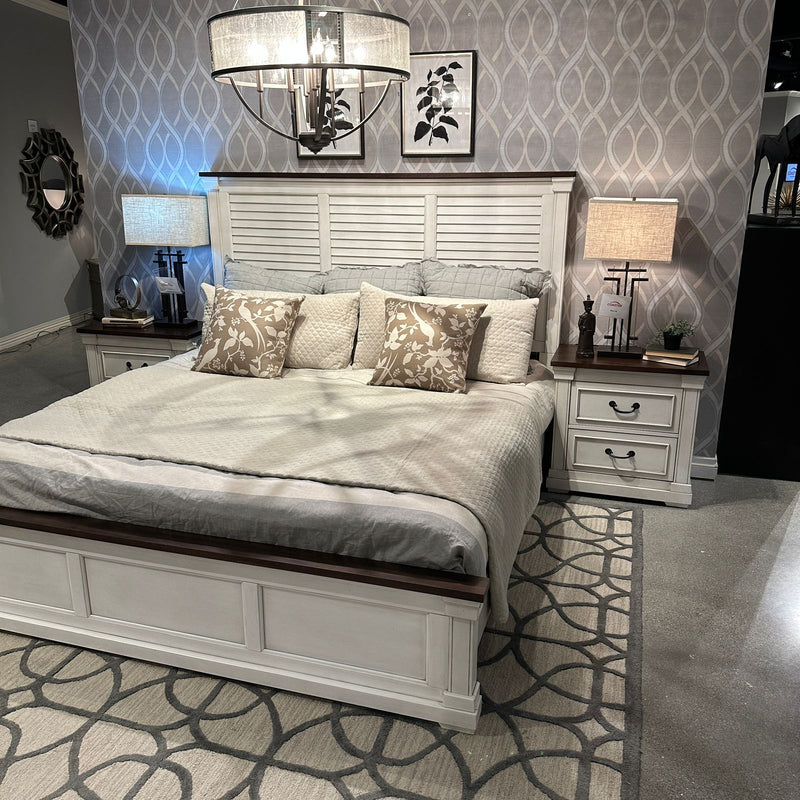 [HOT DEAL] 🔥 Hillcrest Dark Rum & White Queen Panel Bedroom Set