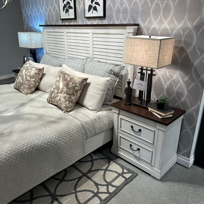 [HOT DEAL] 🔥 Hillcrest Dark Rum & White Queen Panel Bedroom Set