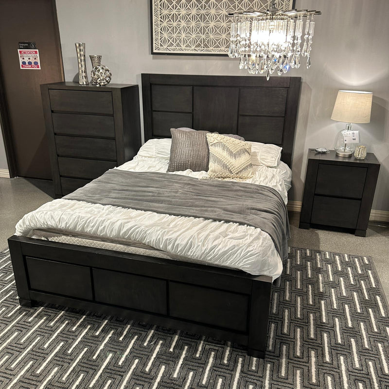 [HOT DEAL] 🔥 Lorenzo Dark Grey Queen Bedroom Set