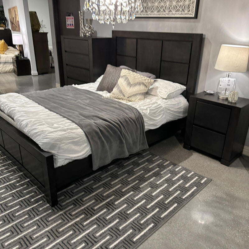 Lorenzo Dark Grey Queen Bed