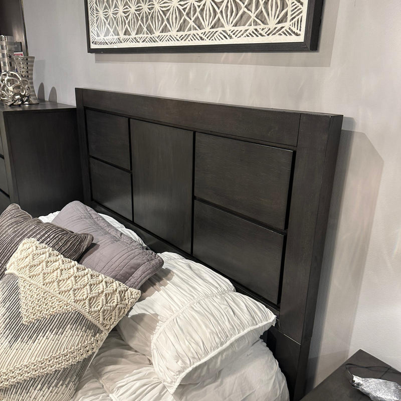 [HOT DEAL] 🔥 Lorenzo Dark Grey Queen Bedroom Set