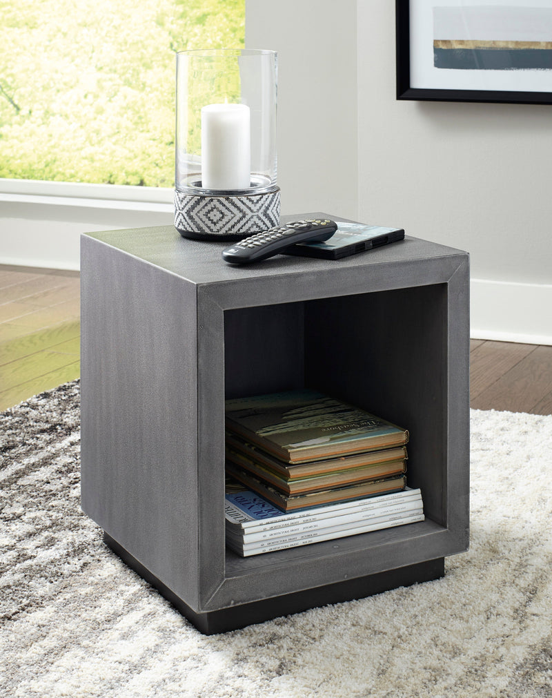 Larkburg Accent Table - Ornate Home